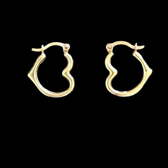1/2" 10K YELLOW GOLD HEART HOOP EARRINGS - Picture 1 of 5